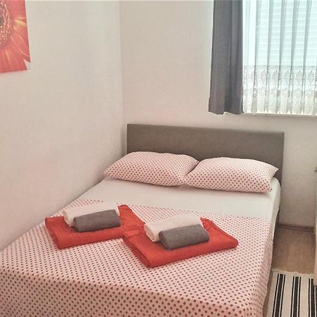 Guest House Jasna Novalja Ngoại thất bức ảnh