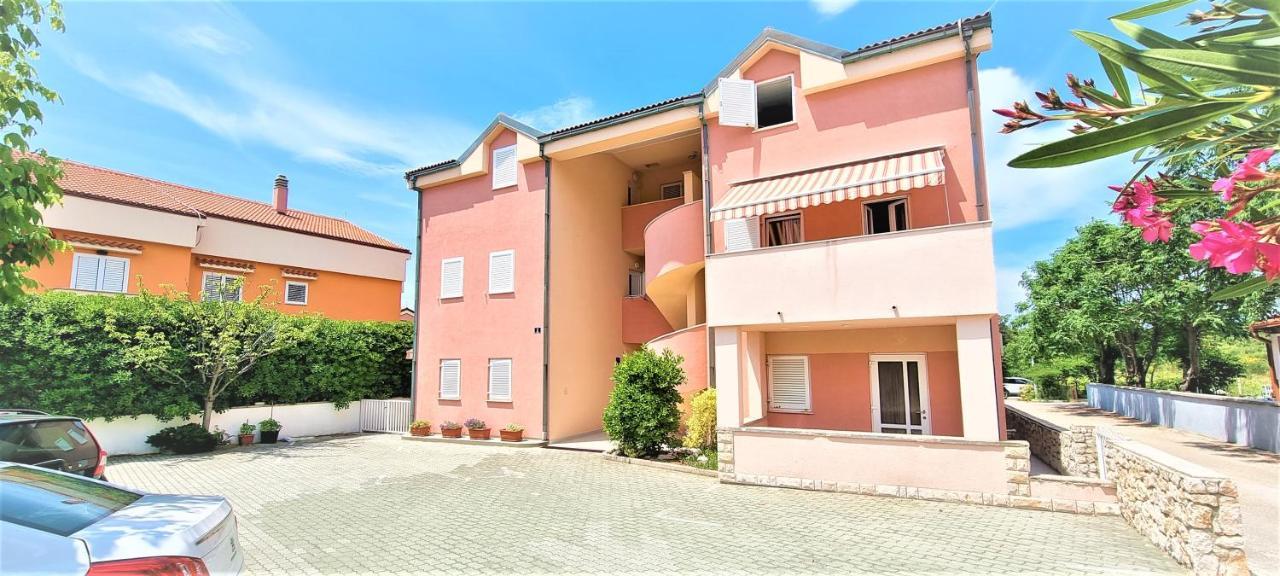 Guest House Jasna Novalja Ngoại thất bức ảnh