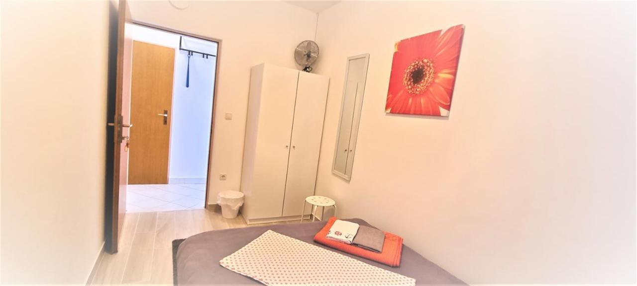 Guest House Jasna Novalja Ngoại thất bức ảnh